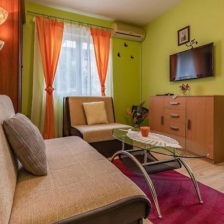 Nice Apartment In Premantura With Wifi 外观 照片