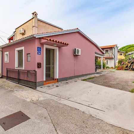 Nice Apartment In Premantura With Wifi 外观 照片