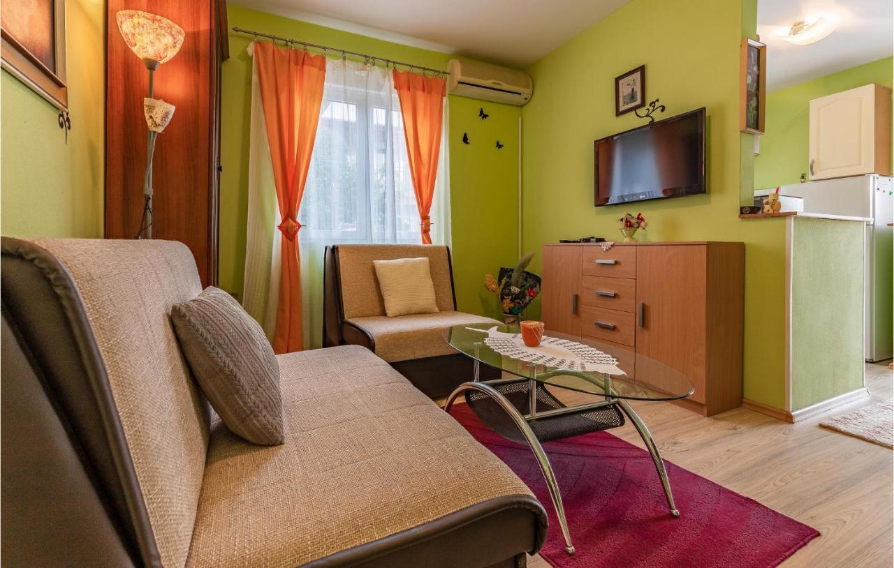 Nice Apartment In Premantura With Wifi 外观 照片